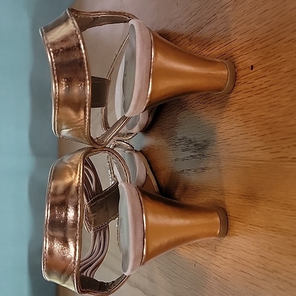 Women's Silver Slipper Phoebe Wedge, Rose Gold, Rhinestone Accents, Size 7, NWOB - Picture 7 of 9